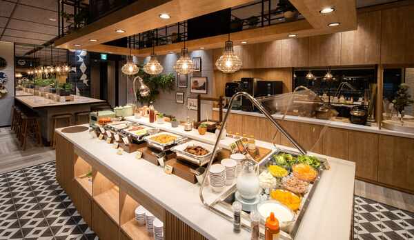 暖かい雰囲気のウェルカムラウンジでPremierな朝食を