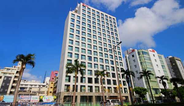 25年5月1日OPEN◆地上17階建て、国道58号線沿いのアーバンリゾートホテル