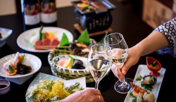 ■ご夕食には高山産ワインを添えてお愉しみください