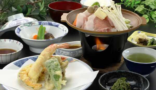 ビジネス用の夕食は上州麦豚の甘味噌陶板！