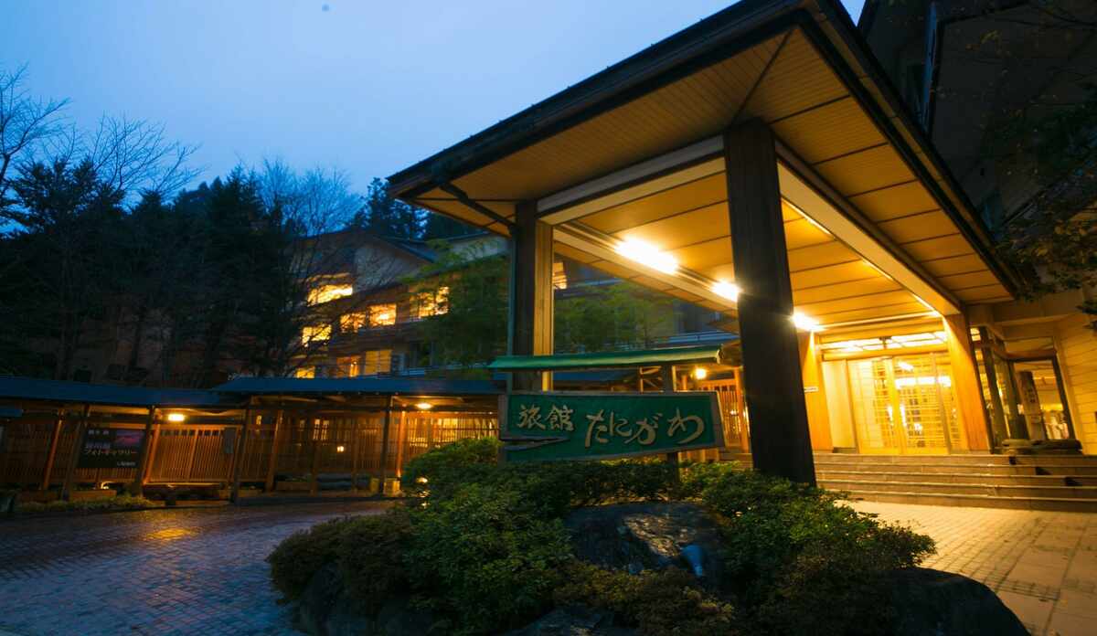 小学生　ズボン　チラリ 
