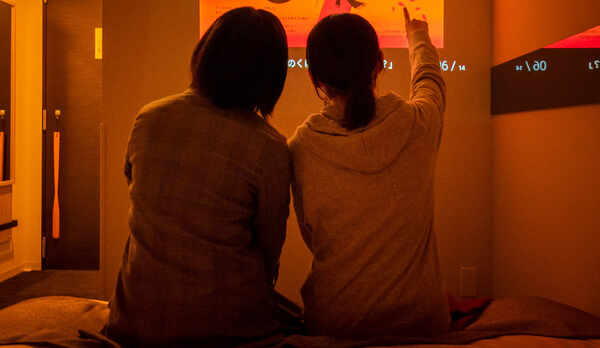 【シアタールーム】popIn Aladdin完備のシアタールーム♪お部屋の壁に映像を投影して大迫力♪