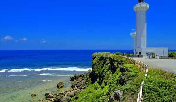 東平安名崎（ひがしへんなざき）。宿から車で約30分、宮古島の代表的な景勝地です。