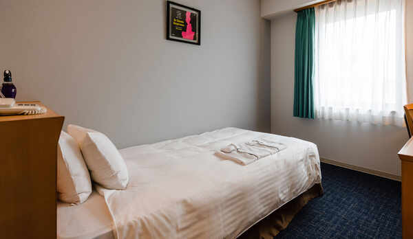 【本館】ステーションウィング セミダブル：大人2名様までご宿泊可能です。