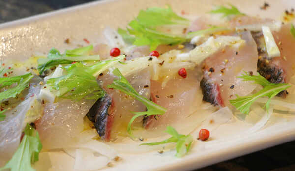 地魚(炙り黒鯛)のカルパッチョ