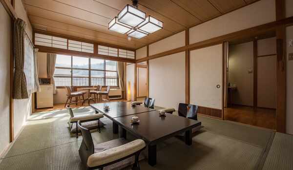 和室12畳と８畳の次の間付（バス・トイレ付）