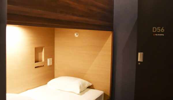 １名様用個室（下段タイプ/天井吹抜け)