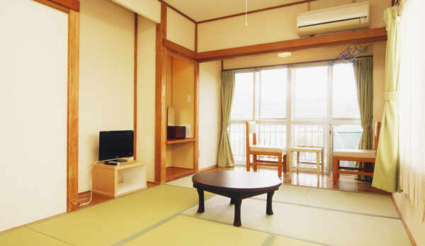 ◆本館和室　気兼ねなくゆっくりとお過ごしいただけます。