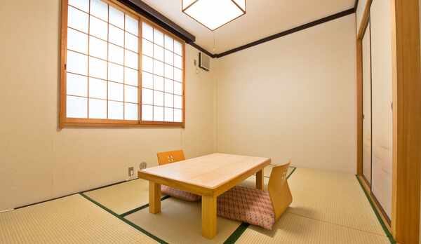 *いずみ荘・和室/シンプルな和室でお寛ぎください。