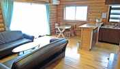 *【ログハウス・部屋】広々としたお部屋はグループでのご宿泊にピッタリ