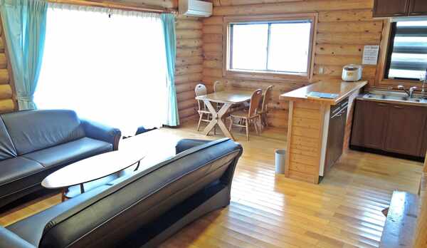 *【ログハウス・部屋】広々としたお部屋はグループでのご宿泊にピッタリ