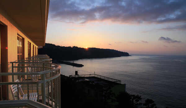 客室からの眺望・朝焼け