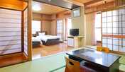 ツインベッドの洋室と和室の2間続き
