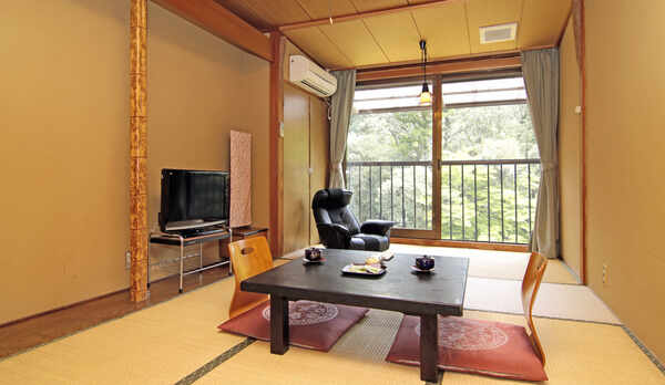 ■川のせせらぎが届く、風情ある和室-222-