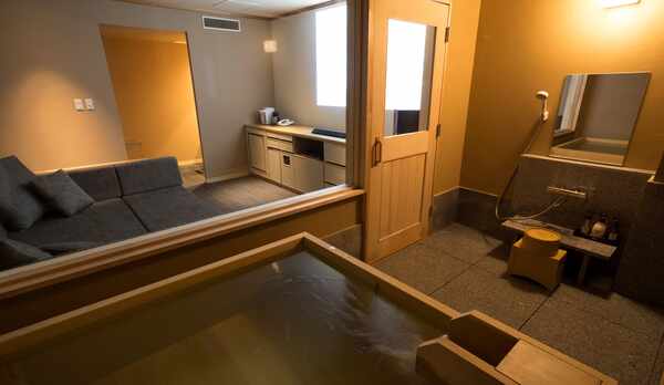 【温泉＆シアター付客室60平米（山側）】