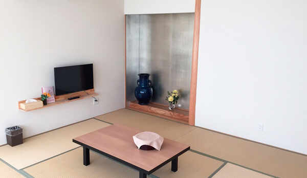 *客室一例／2014年にリニューアルしたお部屋は新しく快適♪全室禁煙！