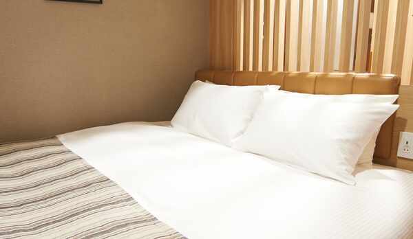 【デラックスダブルルーム】ベッド幅は160センチ広々ゆったりで快適な睡眠を？