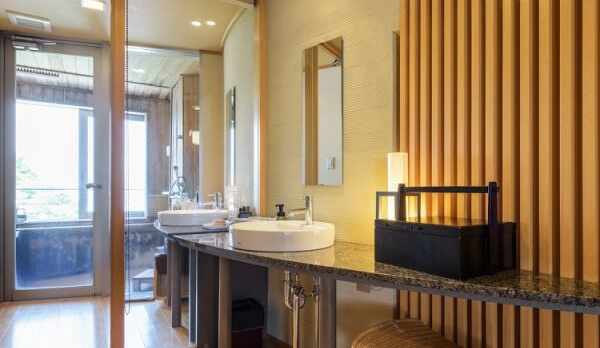 二間半露天温泉付き客室【子持（こもち）】