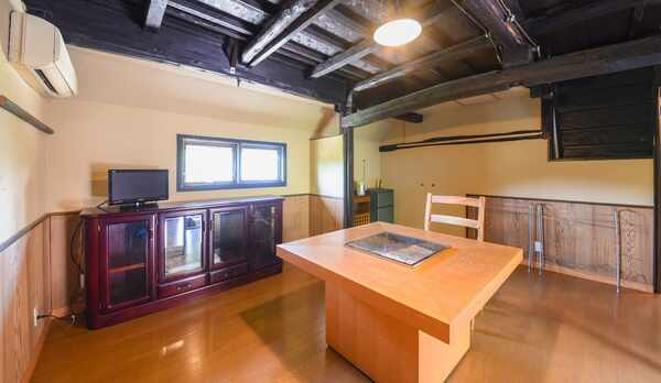 *古民家コテージ/小さいですがテレビと机もご用意