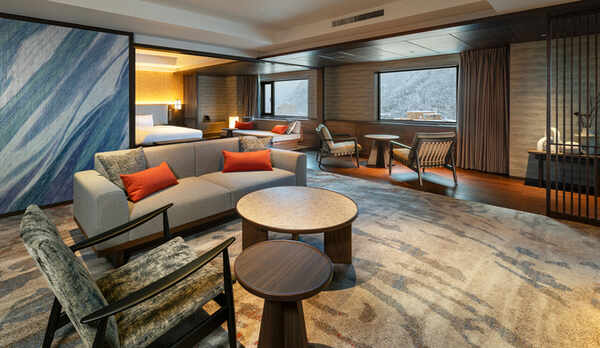 【ビューバス】ロイヤルスイート（100平米）当館で最も広い、贅を尽くしたしつらえ。