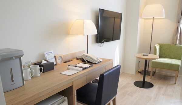 【カジュアルツイン/客室】デスク付きの客室