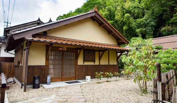 *【離れ】外観：地元木材を利用した造りになっています。