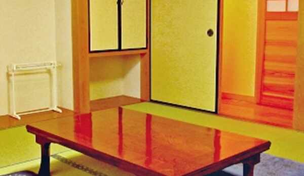 *和室8畳一例/畳のお部屋で足をのばしてお寛ぎください。