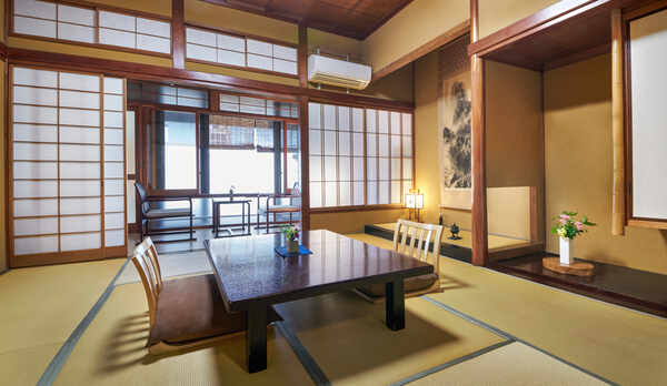 昔ながらの懐かしい和室です。【レトロな天然温泉付】