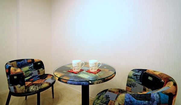 【洋室トリプル・中】センス抜群なカフェテーブルセット♪