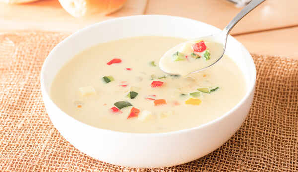 【春限定：カレースープ】ココナッツの風味を生かした、まろやかなカレースープ。朝にぴったりの一品です。