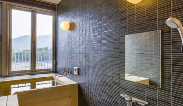 檜風呂付和室は源泉かけ流し