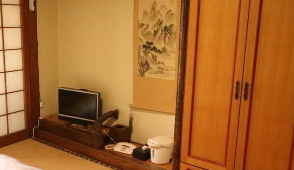 ・古きよき佇まいを今に残す和室の客室　床の間