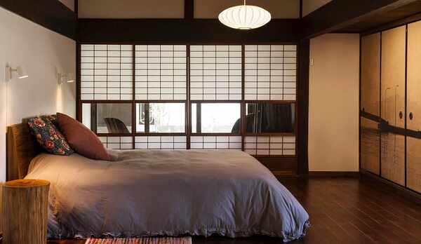 ・寝室にはキングサイズベッドを１台設置しております