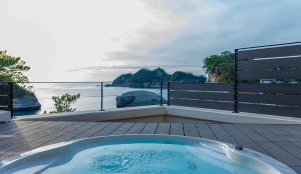 露天ジェットバスを備えたプライベートシエスタ