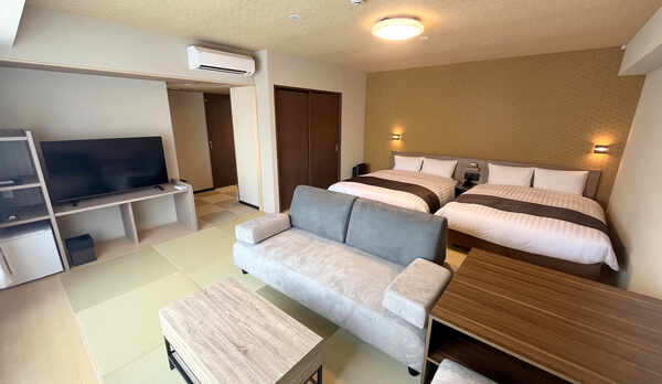 天然温泉かけ流し半露天風呂付の和モダンベッドルーム！