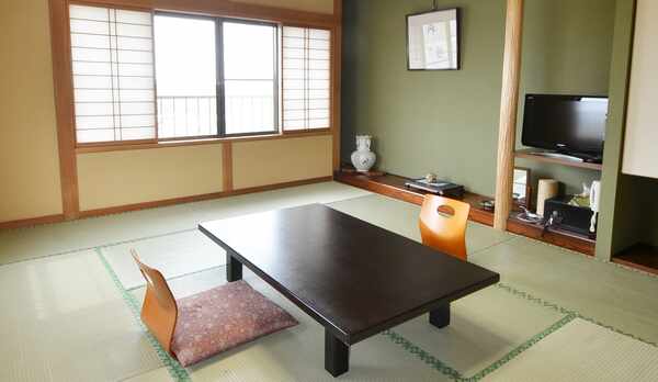 12室の料理旅館です。お部屋はそれぞれしつらえが1部屋毎に異なります。