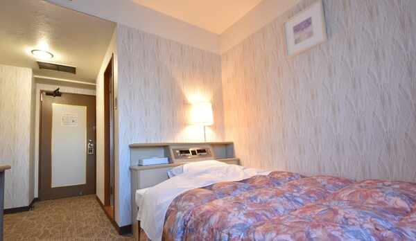 ◆シングル／13平米・ベッド幅110cm（1台）。