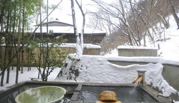 温泉露天風呂付き石橋亭離れ：蝉丸（露天風呂）