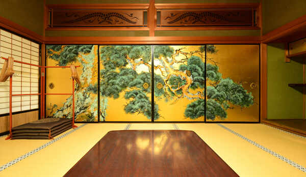 金張り襖絵の和室12.5畳一例