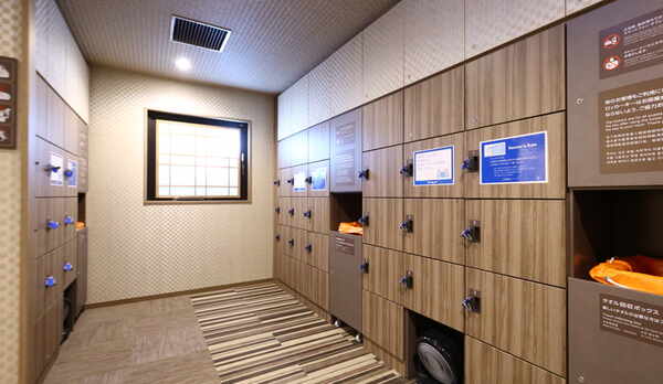 ■男性大浴場　脱衣所・ロッカー