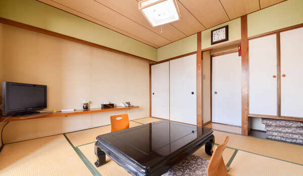 *【客室一例：和室8畳】やっぱり畳のお部屋は落ち着きますね♪