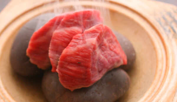 ＜A4等級以上＞の「牛肉の石焼き」食欲そそる香りが漂います♪