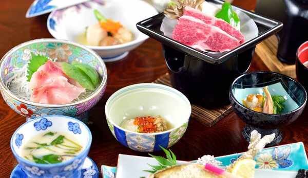 *夕食一例/初代から続く、伝統の味をお楽しみください。