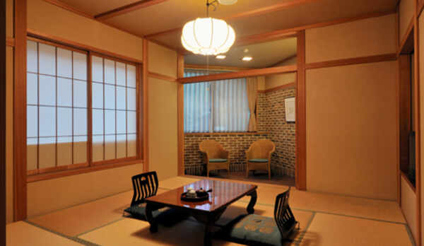 本館デラックス客室2〜3人部屋