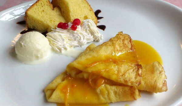 Aliceのクレープ・シュゼット。 シフォンとAPPIアイスクリームのおいしさ抜群のコラボ
