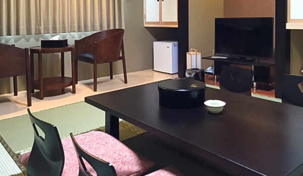 ・和室8畳　ご家族やご友人とゆったりとお寛ぎください