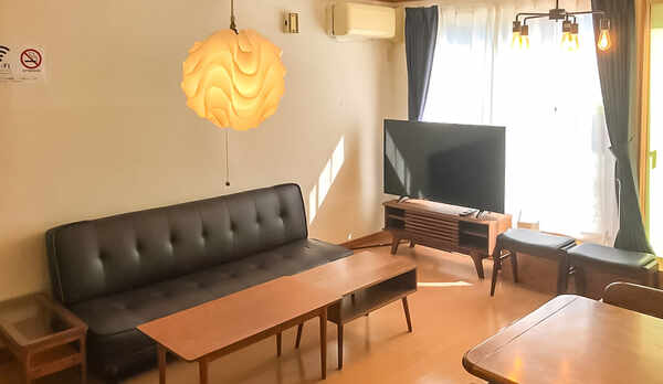 ・リビングルーム　ご家族やグループでお寛ぎいただけます♪