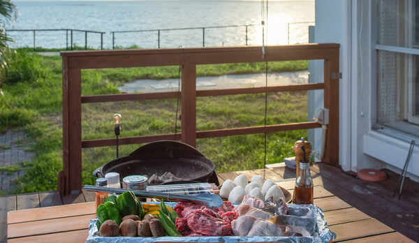 *【夕食一例/BBQ】おおすみの自然を感じながら、お腹いっぱいおいしいお肉を。