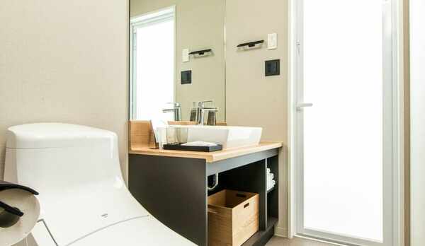 ハリウッドツインルーム洗面化粧台・トイレ