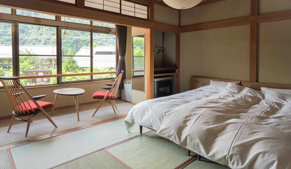 和室10畳(ベッド)　１〜２名